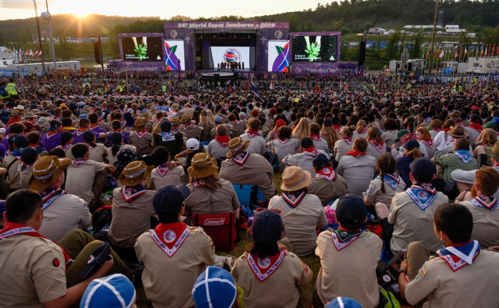 45 mil escuteiros, de 150 países reunidos na abertura oficial do 24º Jamboree Mundial.