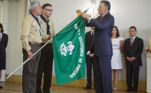 Cavaco Silva entrega condecoração à AEP.