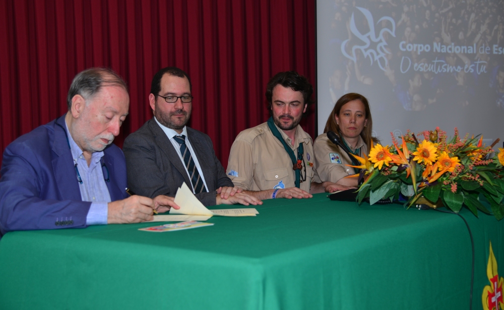 Assinatura da parceria com a Helpo.