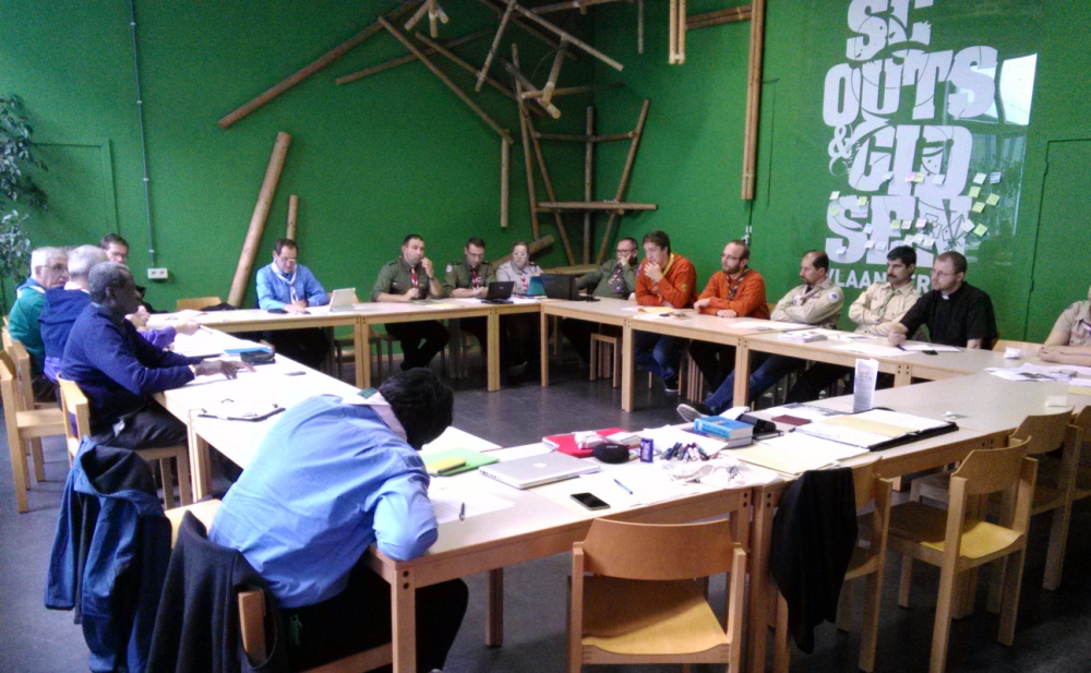 Grupo reunido ), na sede dos escuteiros da Flandres.