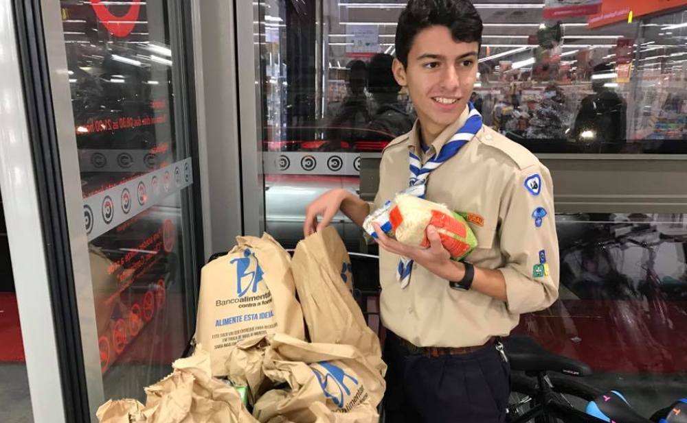 Escuteiros durante a campanha deste fim de semana.