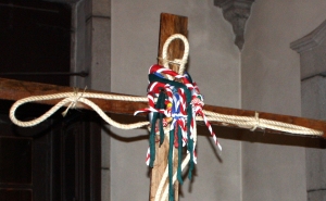 Naturalmente a cruz foi o símbolo maior desta manifestação de fé