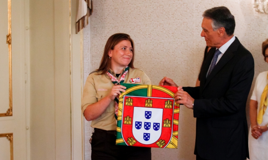 Entrega da Bandeira Nacional à Chefe de Contingente.