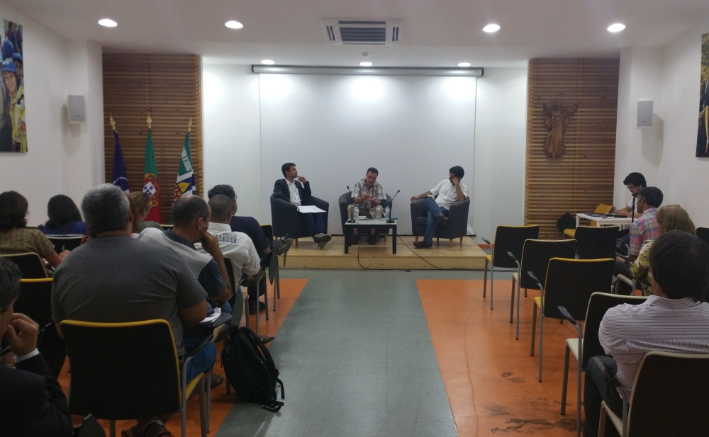 Plateia atenta ao debate desta temática.