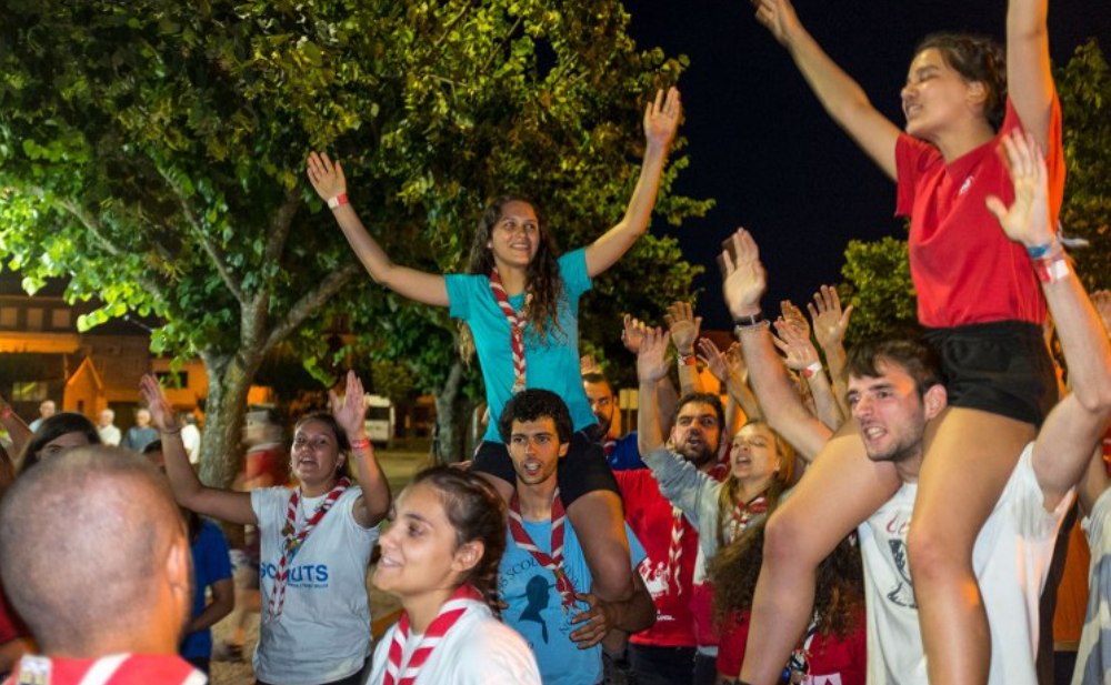 Em Aldeia do Bispo, a alegria dos caminheiros e a determinação dos poucos jovens que por ali ainda resistem uniram-se em festa.