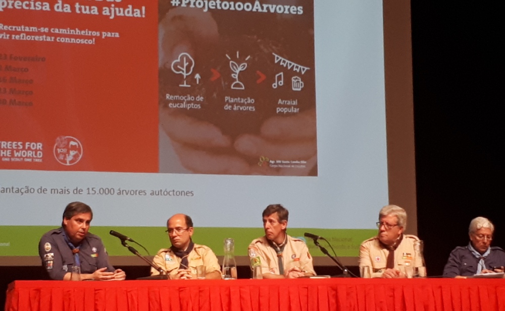 Momentos de trocas, algumas vendas, muitas visitas de escuteiros e inúmeras conversas sobre Escutismo.
