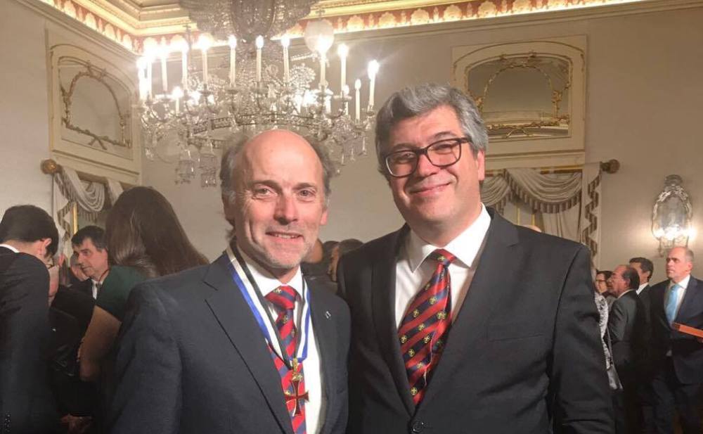 João Armando Gonçalves já condecorado, com Ivo Faria, Chefe Nacional do CNE.