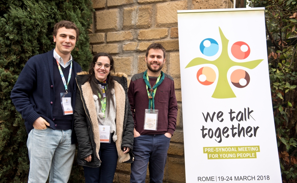 Os três jovens portugueses presentes na reunião pré-sinodal.