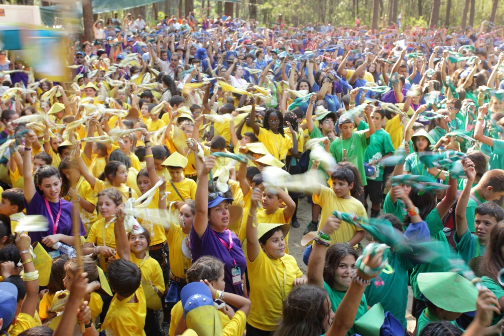 Escuteiros em clima de festa no Acareg.