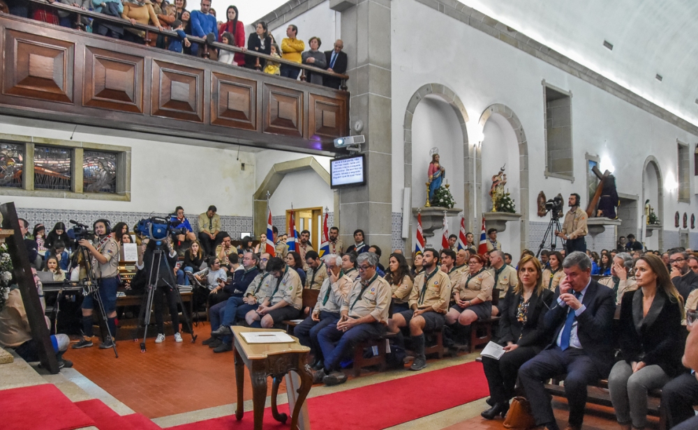 Igreja repleta assiste tomada de posse.