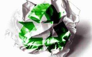 Revistas, jornais e papel de fotocópias aceites na recolha.