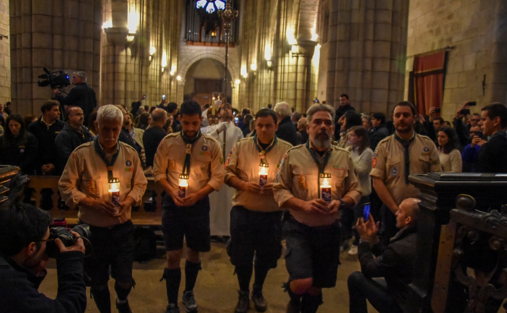 A chegada da Luz à Sé do Porto, pelas mãos dos embaixadores.