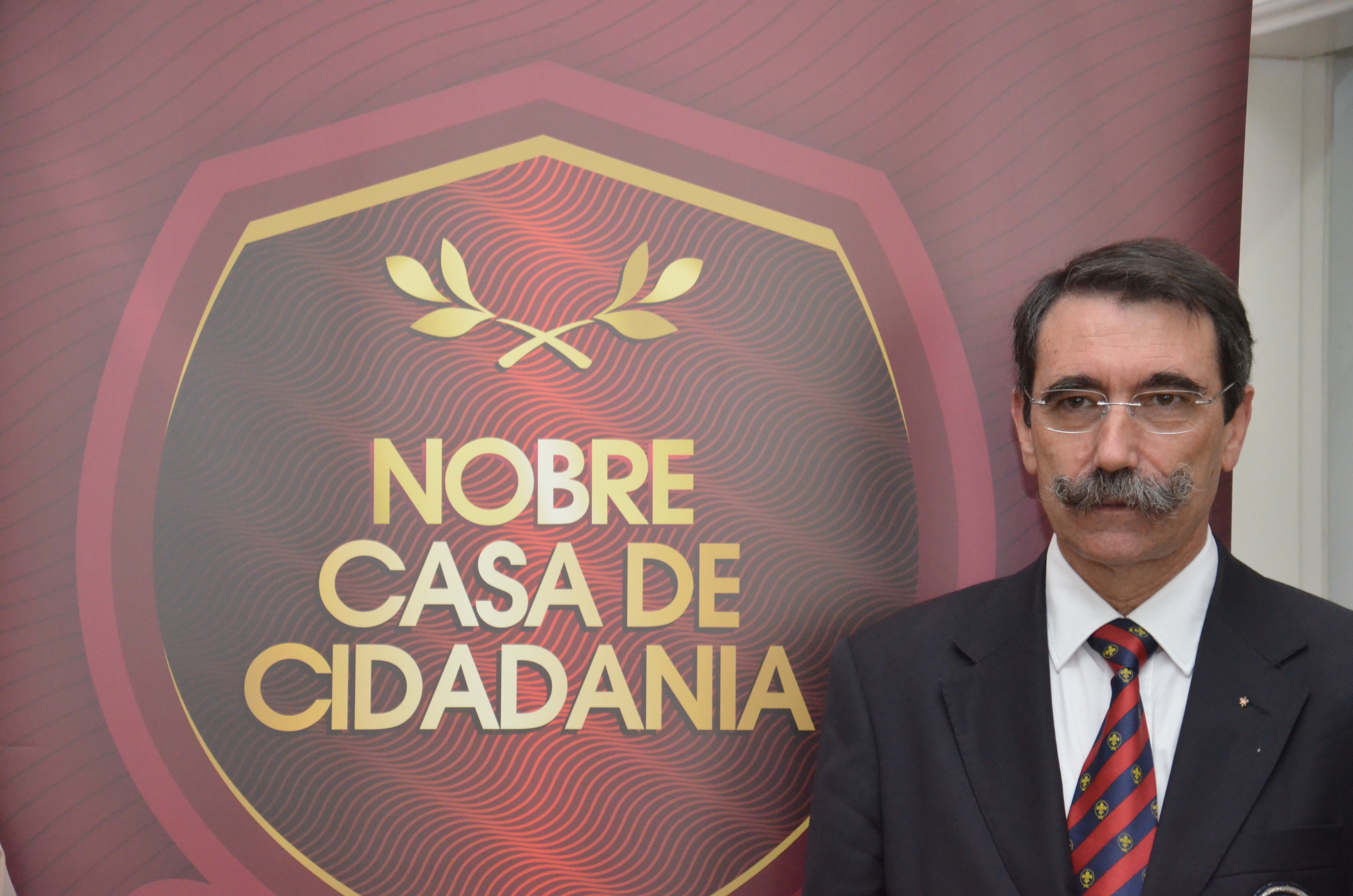 Carlos Alberto Pereira, antigo Chefe Nacional homenageado