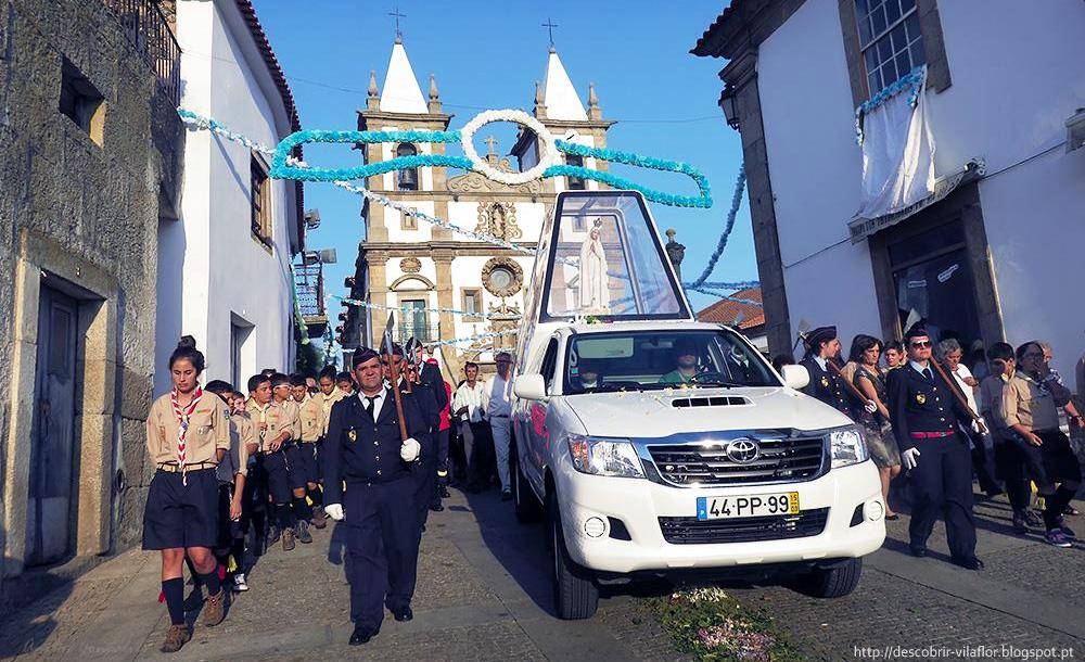 Cortejo pelas ruas de Vila Flor.